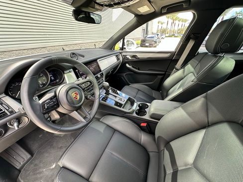 Used 2025 Porsche Macan Turbo image 4