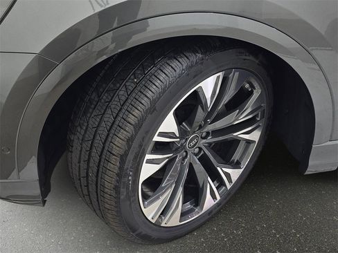 New 2025 Audi Q8 Premium Plus image 32