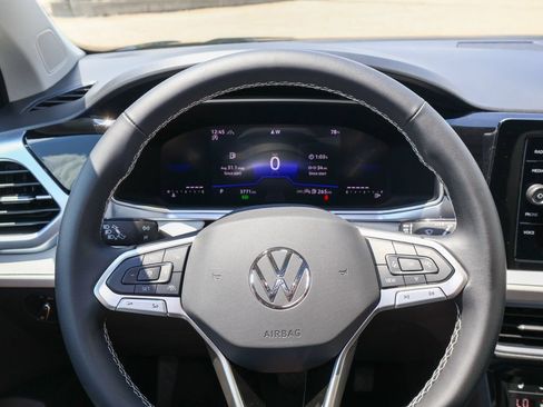 Used 2025 Volkswagen Taos SE w/ Panoramic Sunroof Package AWD/4WD image 21