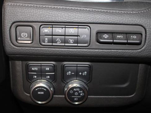 Used 2022 GMC Yukon Denali AWD/4WD image 35