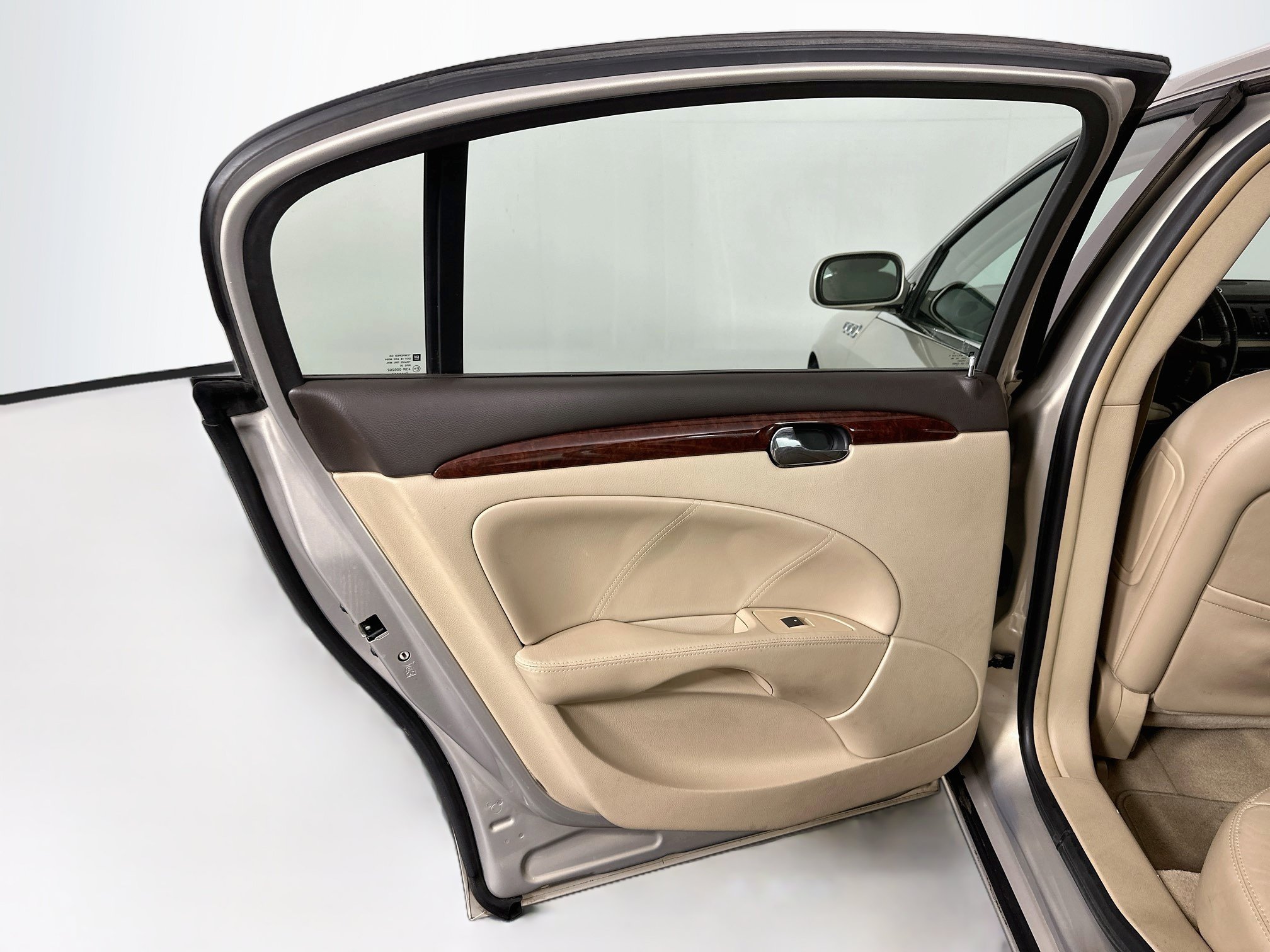 Used 2008 Buick Lucerne CXL w/ Luxury Package FWD image 23