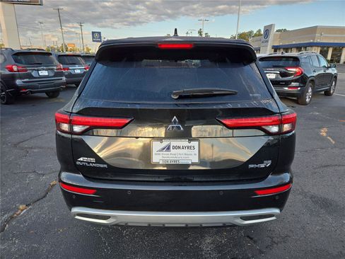 Used 2023 Mitsubishi Outlander SE image 26