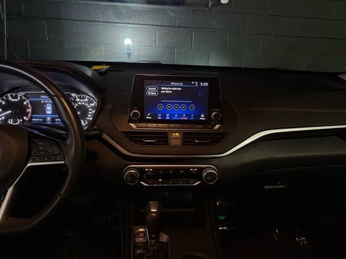 Used 2019 Nissan Altima 2.5 SR w/ SR Premium Package FWD image 12