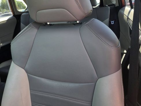 Used 2019 Toyota RAV4 XLE Premium FWD image 15