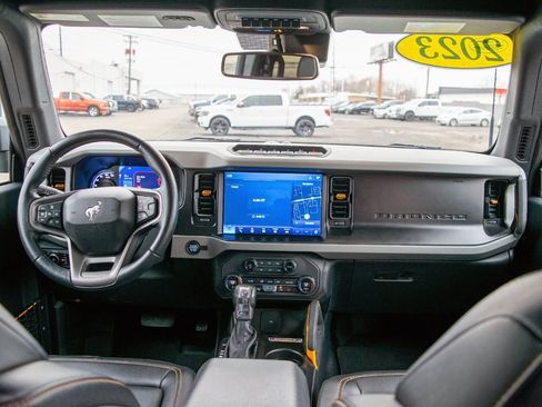 Used 2023 Ford Bronco Badlands image 39