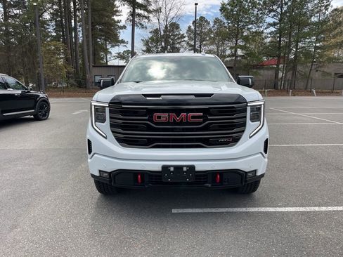 Used 2025 GMC Sierra 1500 AT4 w/ Technology Package AWD/4WD image 3