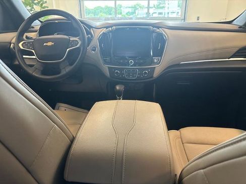 Used 2023 Chevrolet Traverse Premier FWD image 7