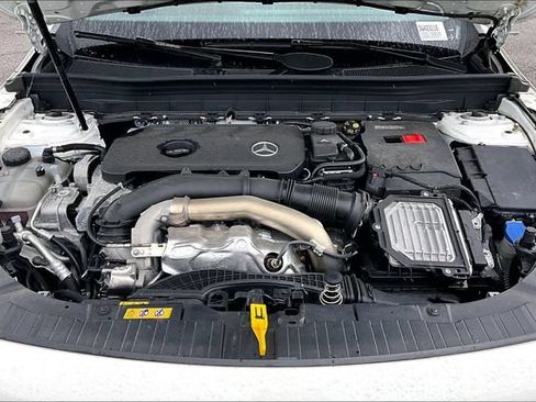 Used 2025 Mercedes-Benz GLB 250 image 9
