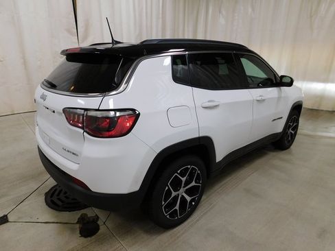 Used 2024 Jeep Compass Limited image 18