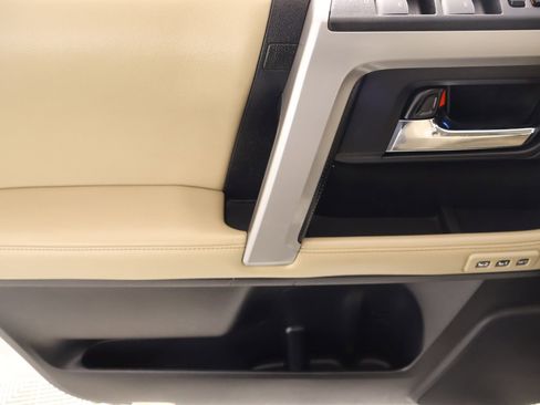 Used 2014 Toyota 4Runner Limited image 15