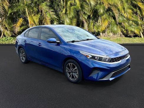 Used 2023 Kia Forte LXS w/ LXS Technology Package FWD image 5