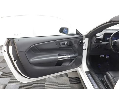Used 2025 Ford Mustang Premium RWD image 5