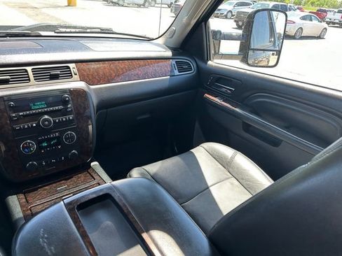 Used 2013 GMC Sierra 2500 Denali w/ Suspension Package, Off-Road AWD/4WD image 15