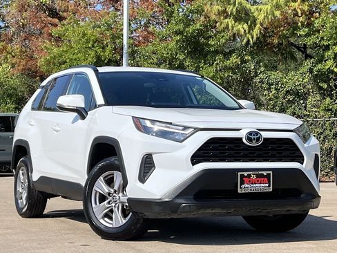Used 2025 Toyota RAV4 XLE FWD image 2