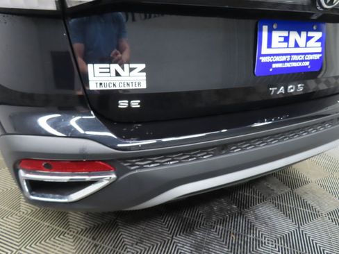 Used 2025 Volkswagen Taos SE AWD/4WD image 37