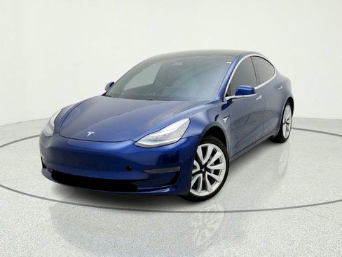 Used 2020 Tesla Model 3 Standard Range image 2