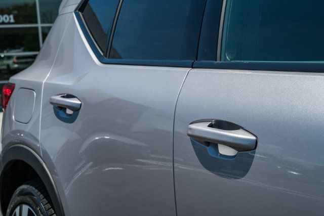 New 2026 Volvo XC40 B5 Plus w/ Climate Package AWD/4WD image 17