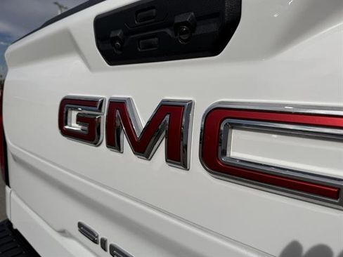 Used 2024 GMC Sierra 1500 SLT image 7