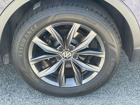 Certified 2023 Volkswagen Tiguan SE FWD image 7