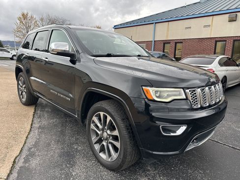 Used 2017 Jeep Grand Cherokee Overland image 2
