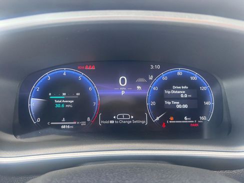 Used 2026 Toyota Corolla Cross XLE FWD image 9