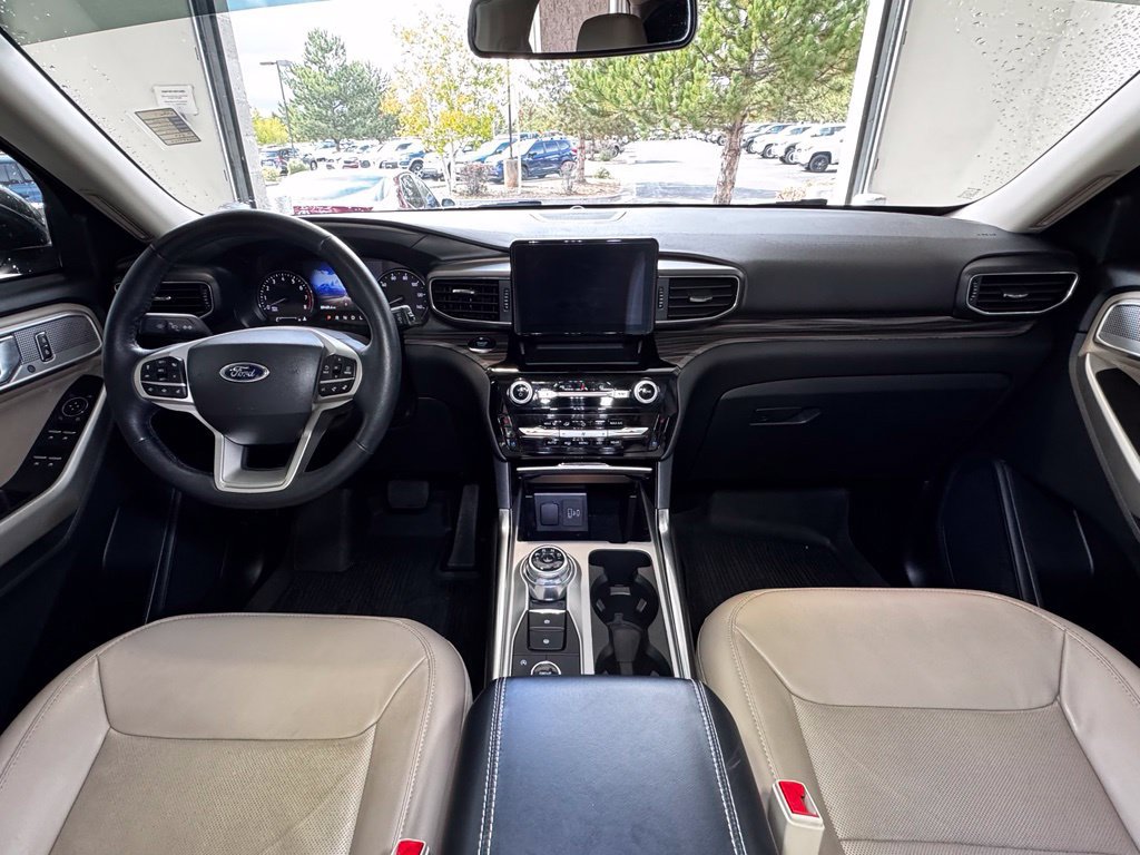 Used 2022 Ford Explorer Limited AWD/4WD image 16