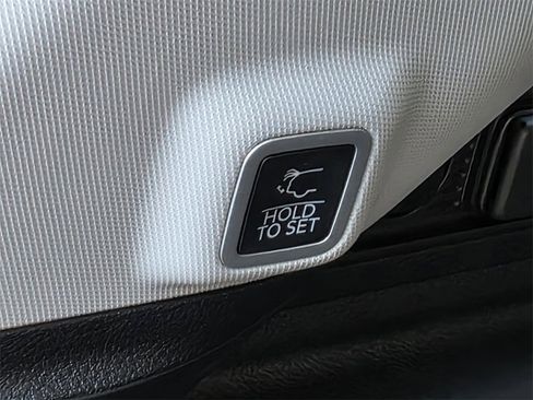 Used 2023 Jeep Grand Cherokee 4WD 4xe w/ Luxury Tech Group II image 15