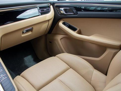 Used 2020 Porsche Macan AWD/4WD image 20