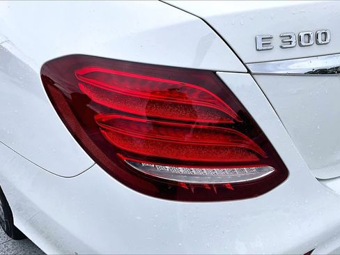 Used 2018 Mercedes-Benz E 300 image 26