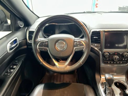 Used 2018 Jeep Grand Cherokee Altitude AWD/4WD image 11