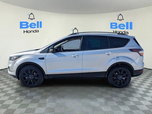 Used 2017 Ford Escape Titanium image 2