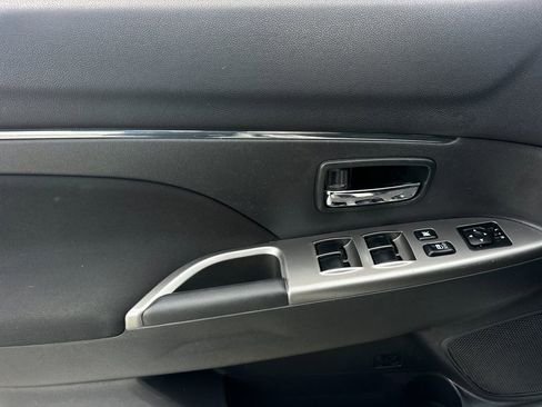 Used 2018 Mitsubishi Outlander Sport ES image 11