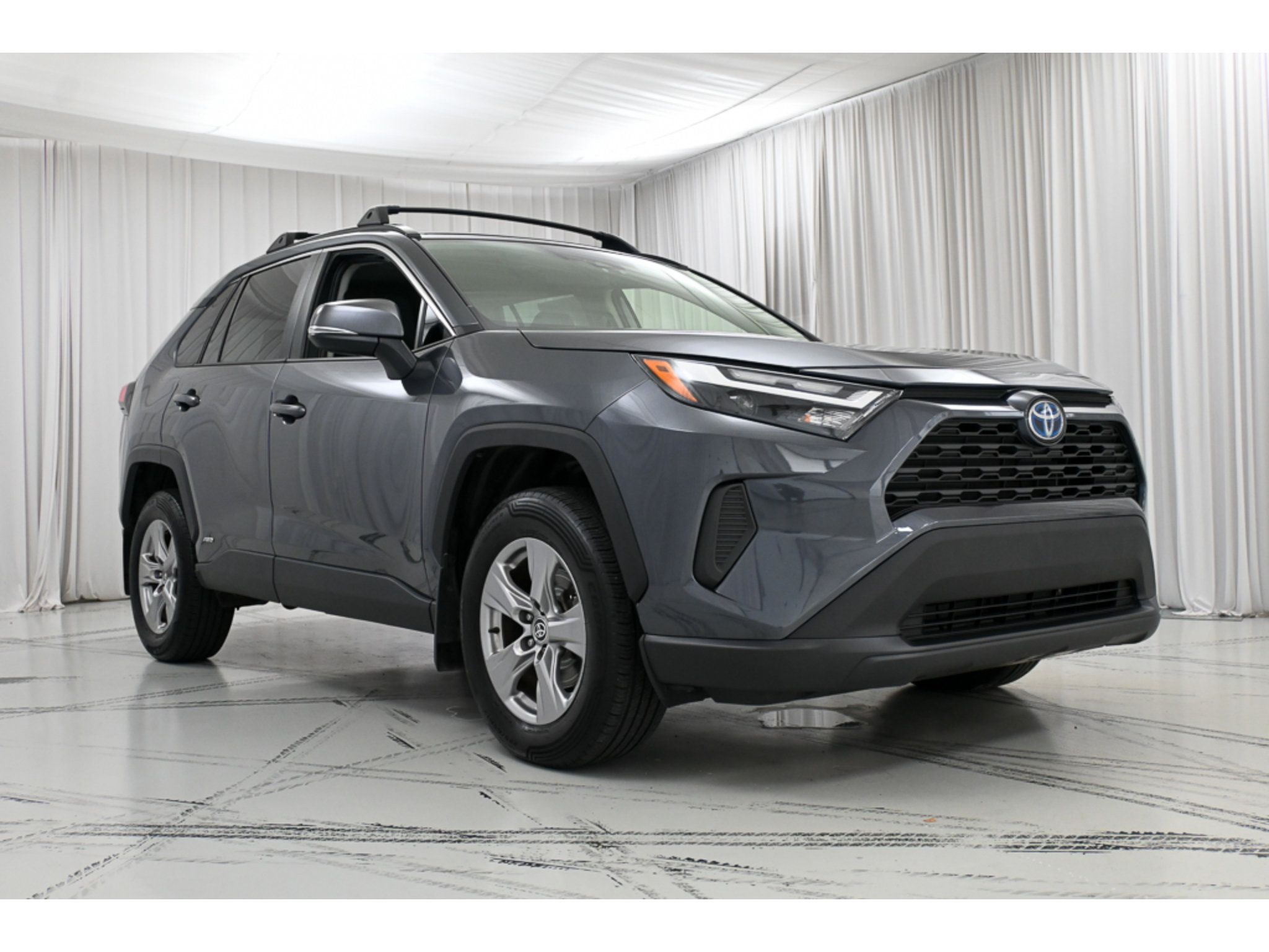 Used 2023 Toyota RAV4 XLE w/ Convenience Package AWD/4WD image 2