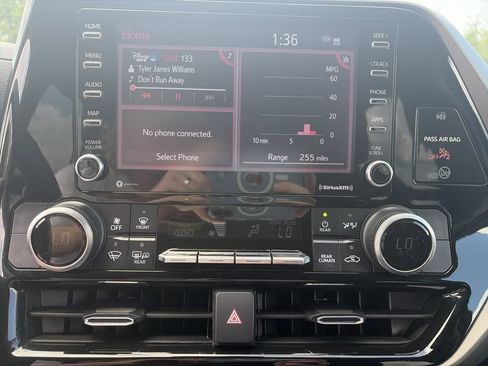 Used 2021 Toyota Highlander L FWD image 21