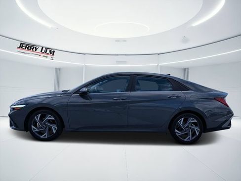 Used 2025 Hyundai Elantra Limited FWD image 6