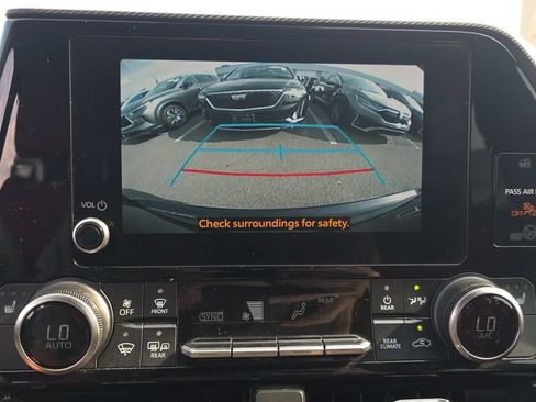 Used 2023 Toyota Highlander XSE FWD image 19
