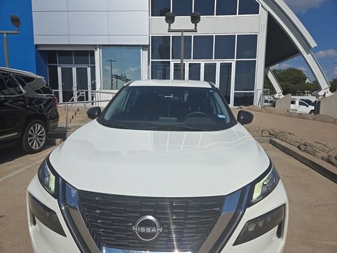Used 2023 Nissan Rogue S FWD image 2