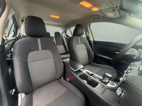 Used 2024 Nissan Sentra SV FWD image 19