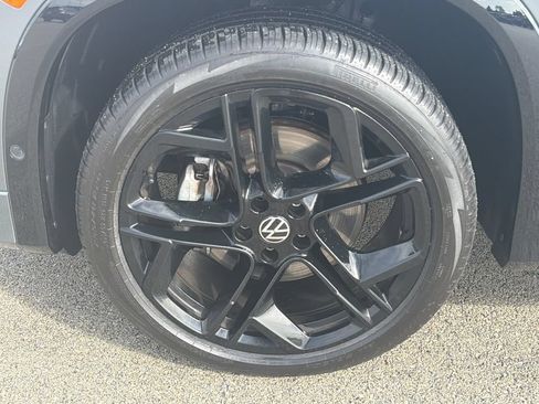 Certified 2025 Volkswagen Tiguan SE R-Line AWD/4WD image 30