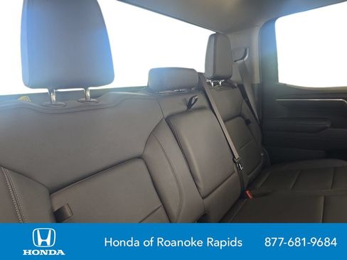 Used 2025 GMC Sierra 1500 SLT AWD/4WD image 18
