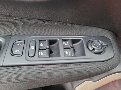 Used 2017 Jeep Renegade Sport w/ Power & Air Group image 16