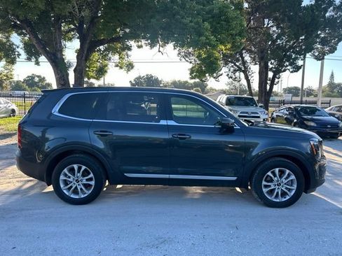 Used 2022 Kia Telluride LX FWD image 18