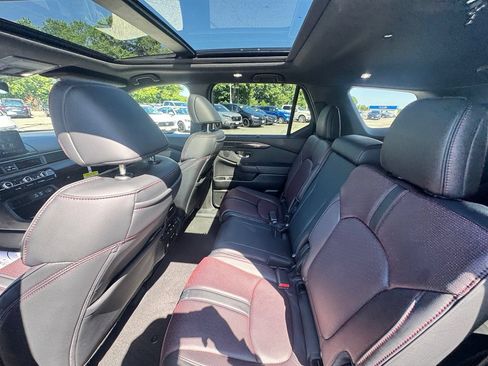 Used 2025 Honda Pilot Black Edition image 23