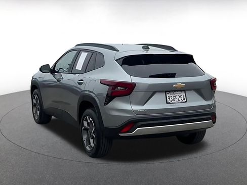 Used 2025 Chevrolet Trax LT image 11