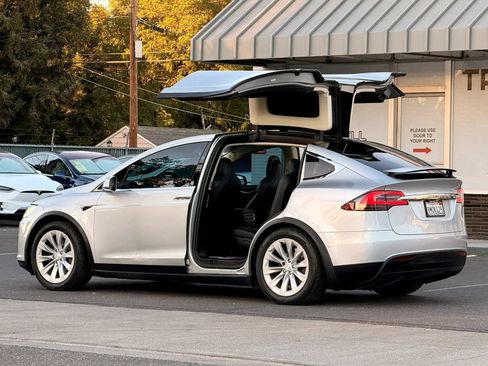 Used 2017 Tesla Model X 75D AWD/4WD image 8