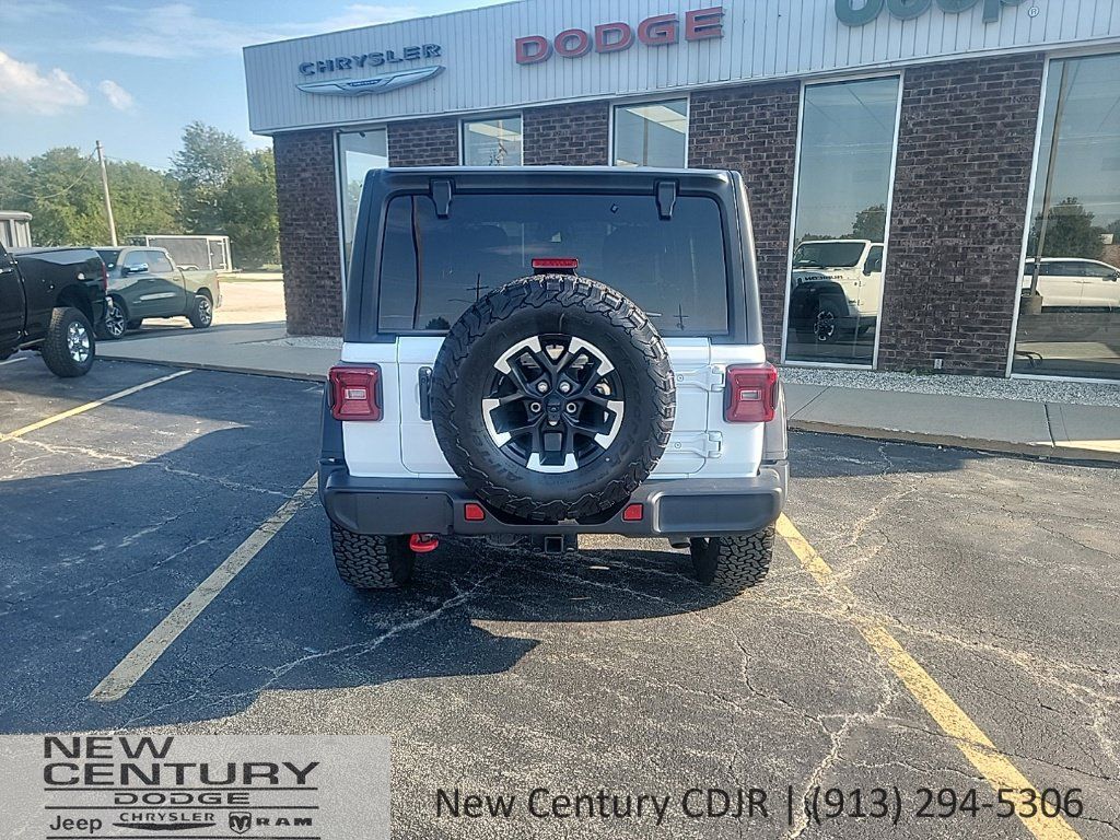 Used 2026 Jeep Wrangler Unlimited Rubicon AWD/4WD image 4