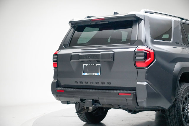 Used 2025 Toyota 4Runner SR5 AWD/4WD image 10