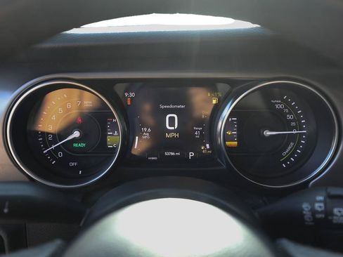 Used 2023 Jeep Wrangler Unlimited w/ Sun & Screen Package AWD/4WD image 14