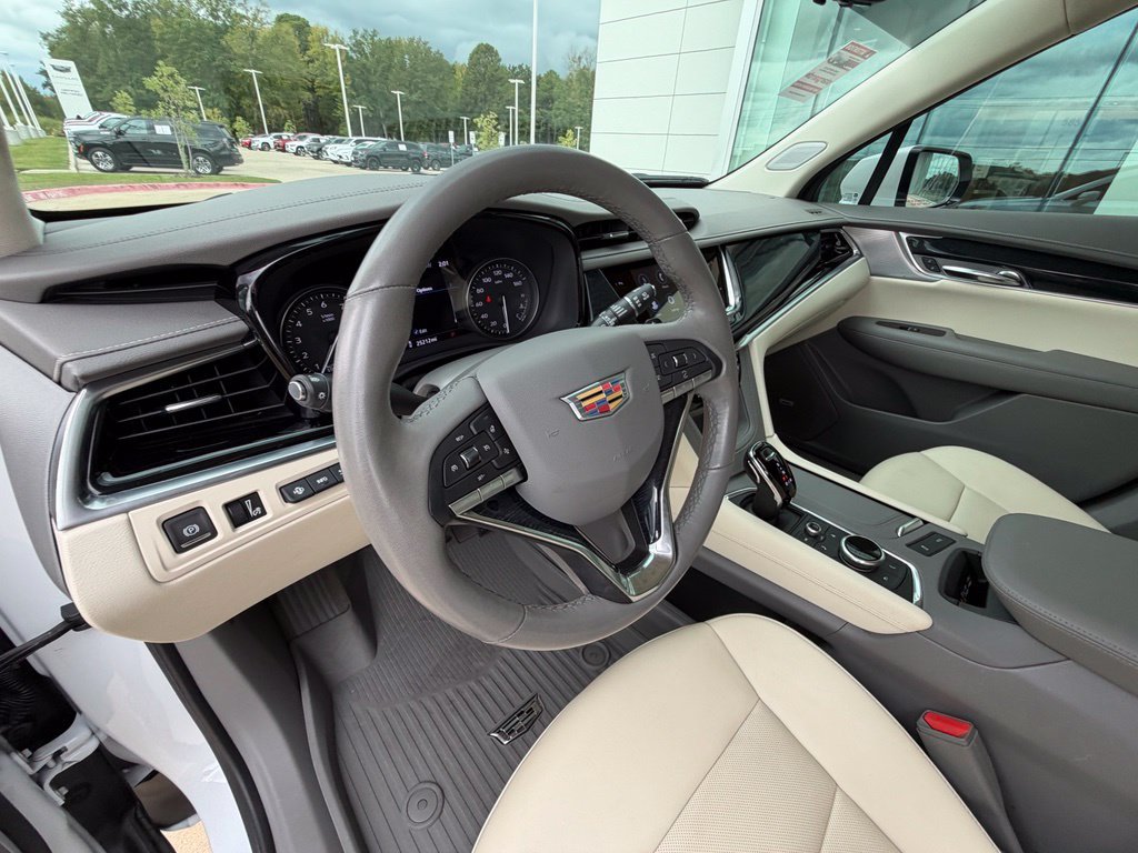Used 2024 Cadillac XT6 Premium Luxury w/ Technology Package FWD image 12