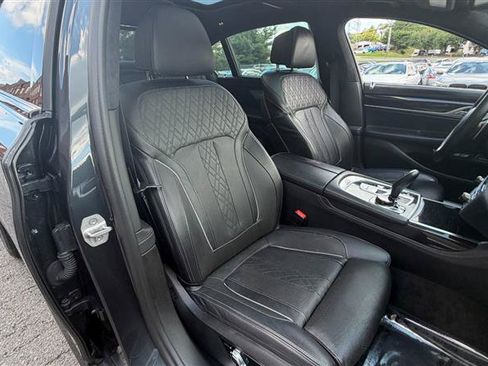 Used 2018 BMW 750i RWD image 15